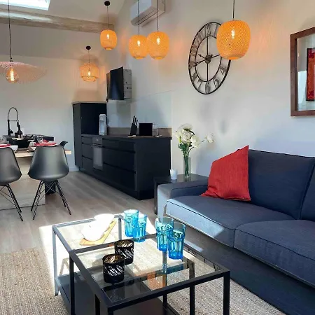 Chic Spacious 2br Few Steps From The Center كان